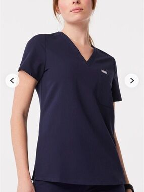 Figs Women's Catarina Scrub Top - Navy